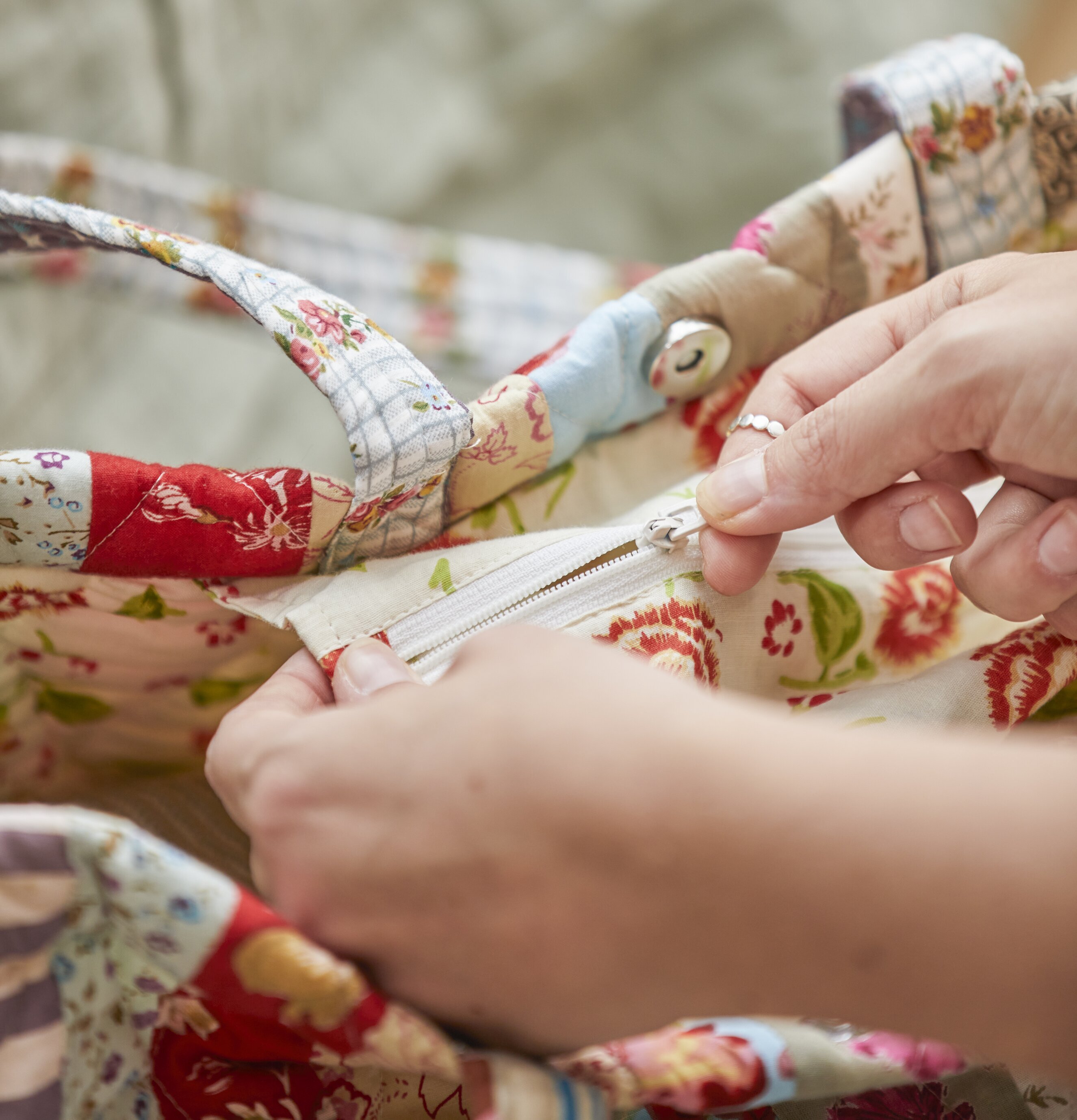 Väska Unika Patchwork från IB Laursen med färgglada mönster