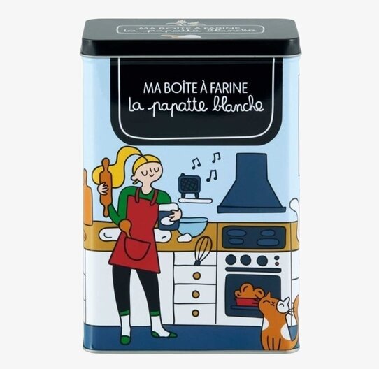 Plåtburk Mjöl Miaou från Derriére la porte i köksscen