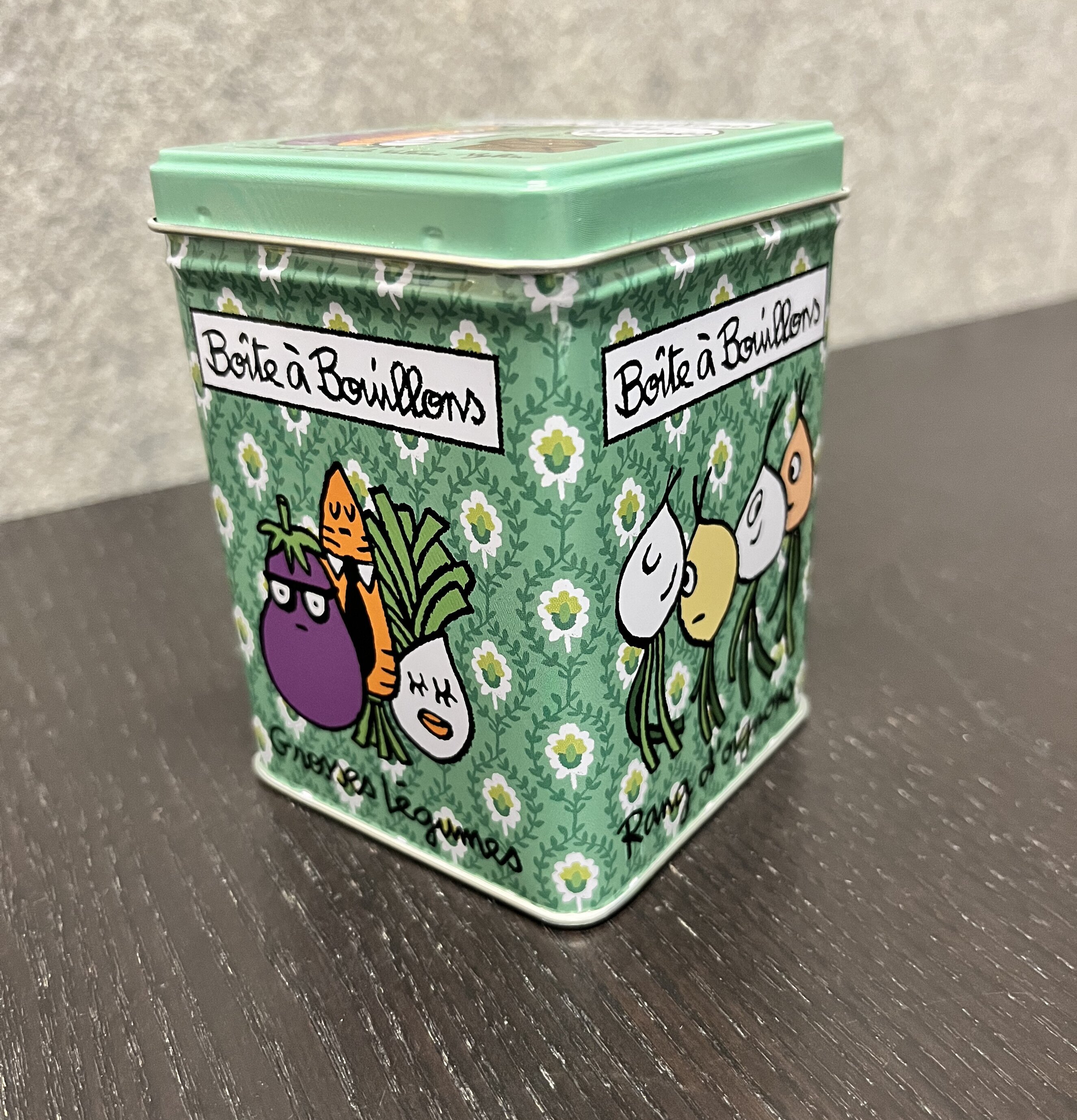 Bild av charmig plåtburk för grönsaksbuljong