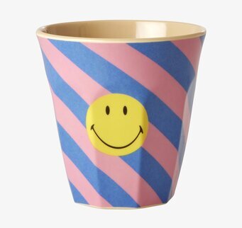 Bild av färgglad mugg med smiley och randigt motiv