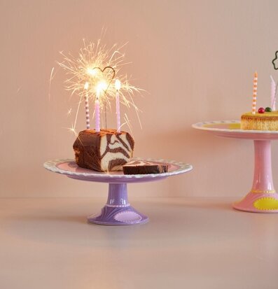 Kak/tårtfat Lavender Flower Design från Rice med tårtbitar