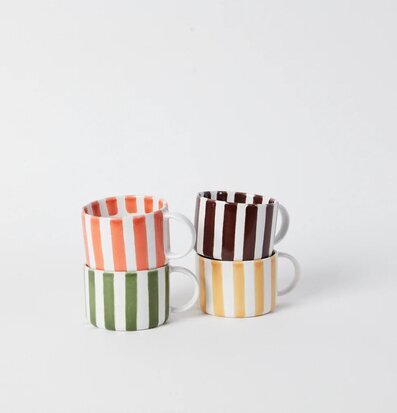 Monica Kopp Med Fat Brun från Olsson & Jensen, randig design