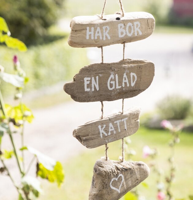 Mobil Drivved - Här Bor En Glad Katt/Hund från Different Design