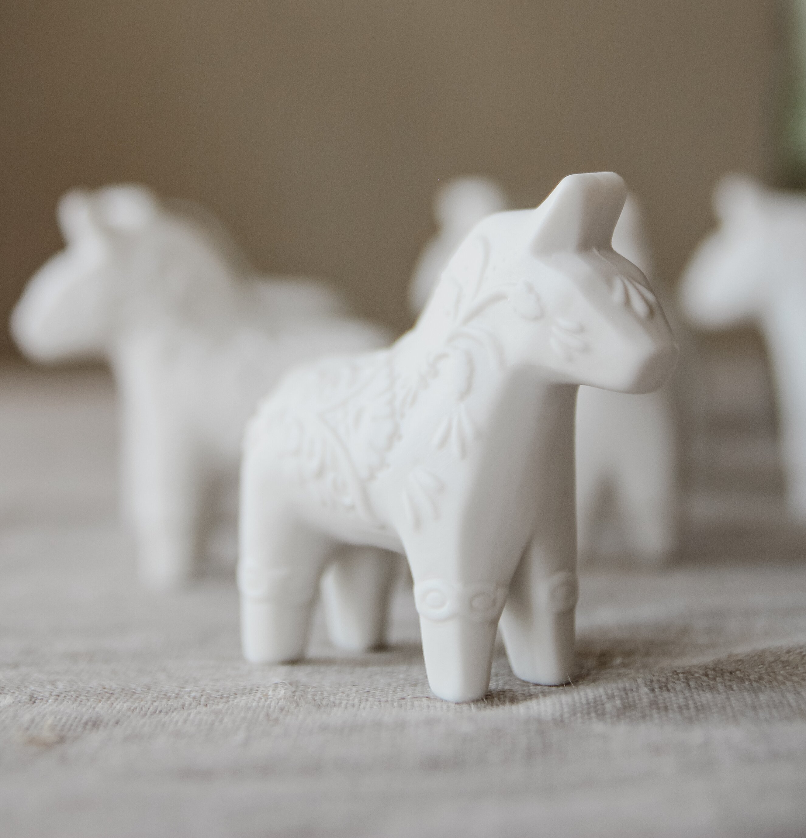 Chevas Horse - Majas Cottage från Majas Cottage i vit finish