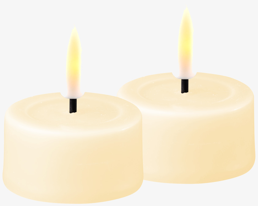 Värmeljus LED Cream 2-Pack från Deluxe Homeart på ett bord