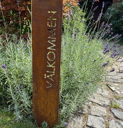 Dekoration Välkommen Rost från Eldgarden i trädgård