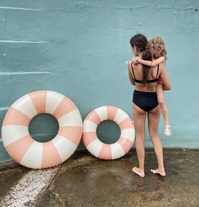 Badring Peach Daisy - Petites Pommes, två storlekar, utomhus