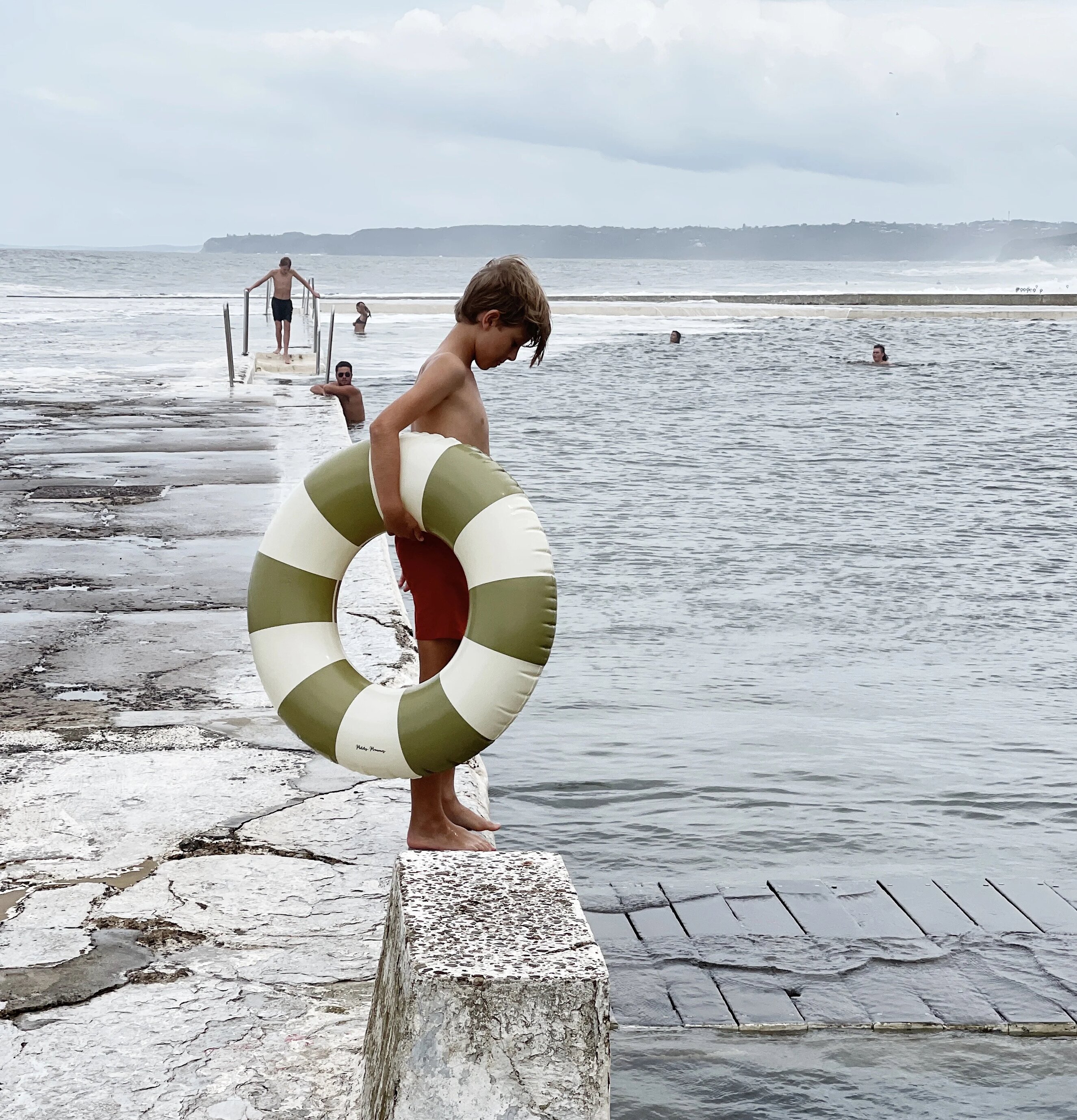 Badring Terra Verde - Petites Pommes vid havet med pojke