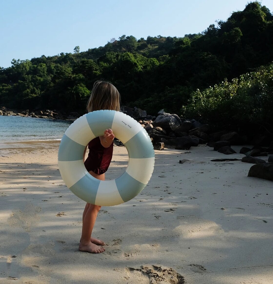 Badring Calile - Petites Pommes, barn på strand med badring