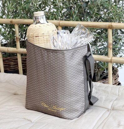 Kylväska Med Axelrem från Chic Antique i rustik miljö