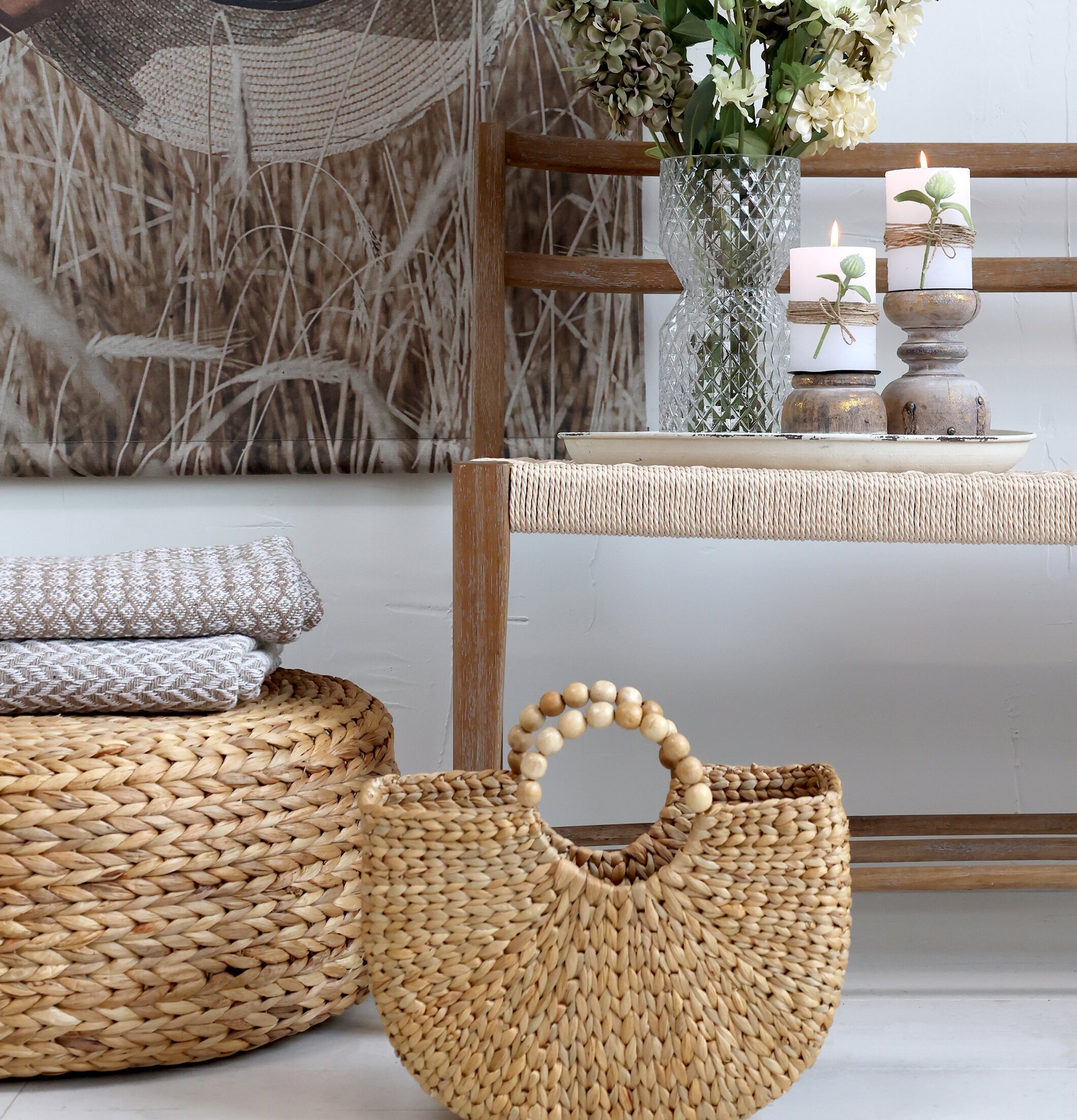 Korg/Väska Med Pärlhandtag från Chic Antique i elegant miljö