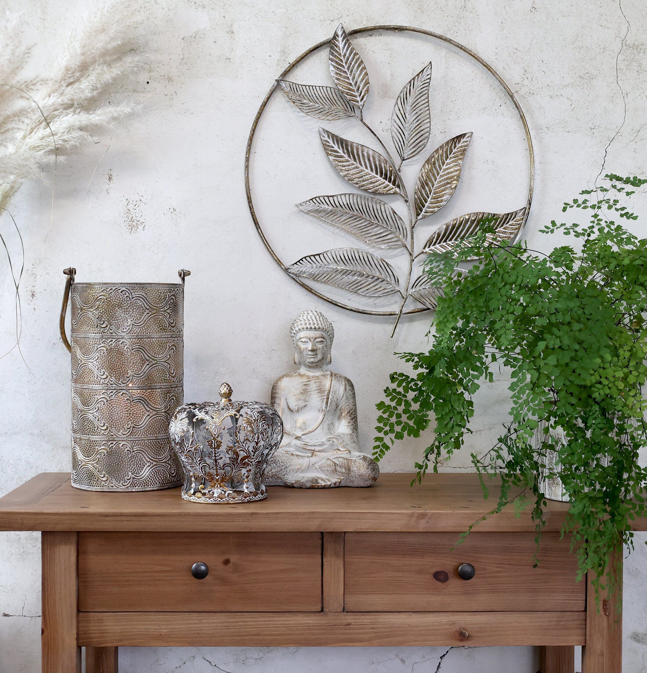 Vittel Buddha Med Guldmönster från Chic Antique på träbord