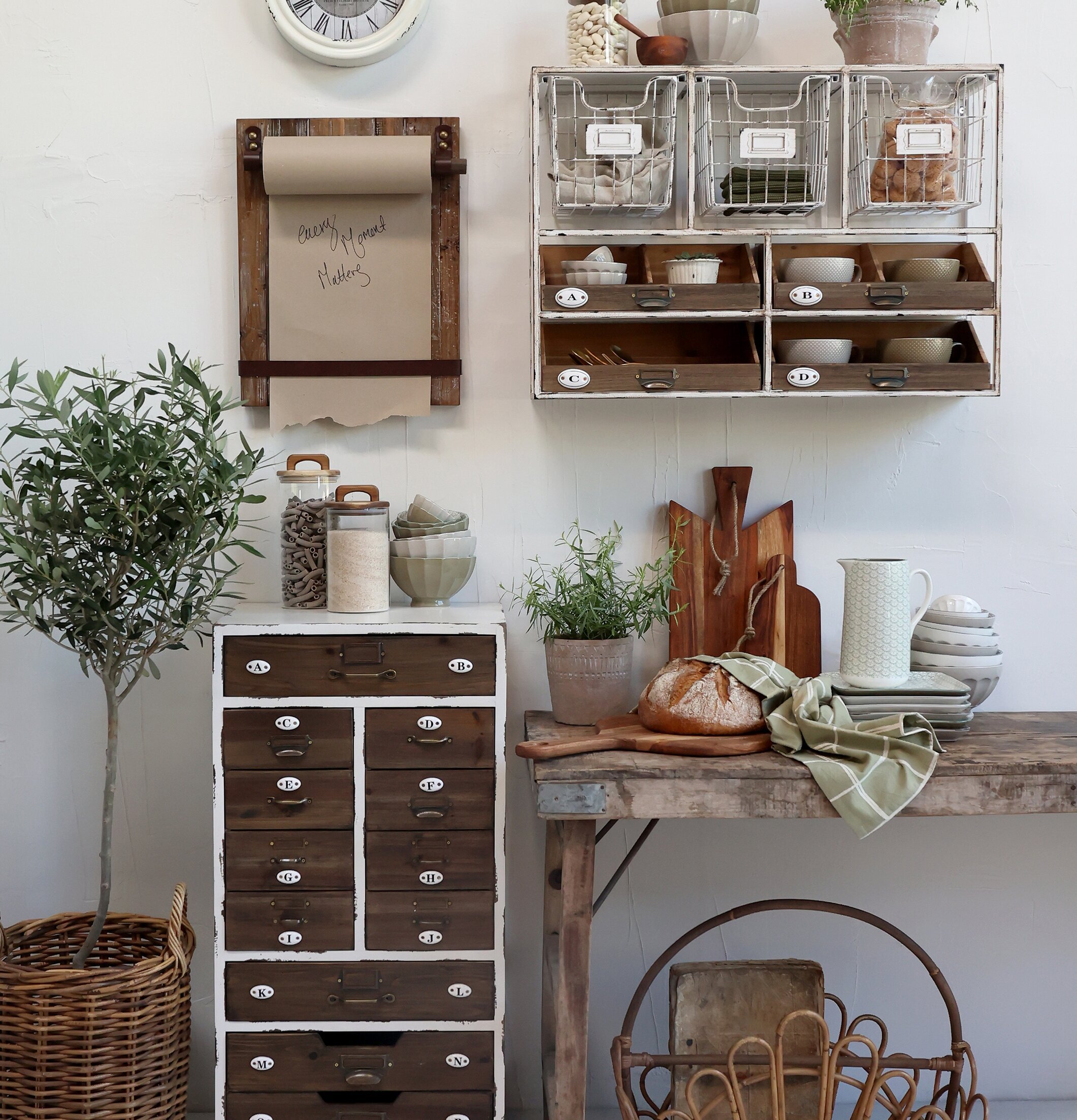 Pappersrulle från Chic Antique i rustik träram med text