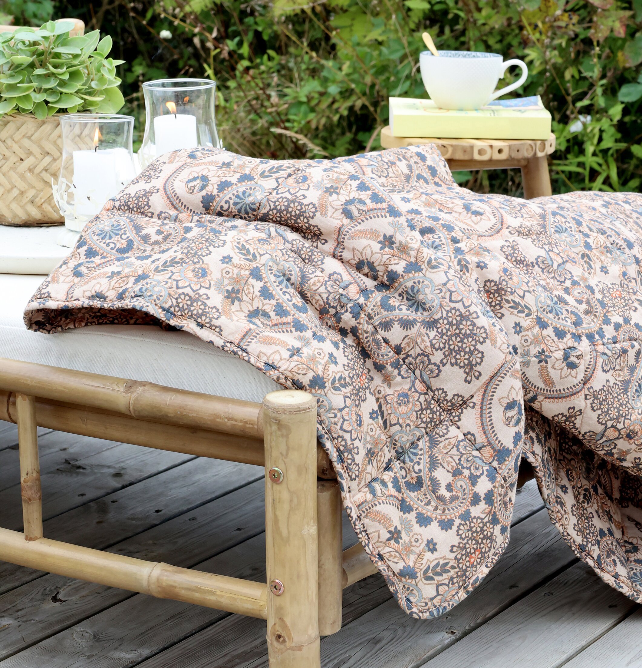 Täcke/Pläd Paisley Beige från Chic Antique på bambubänk