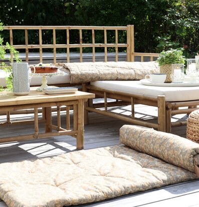 Madrass Paisley Beige från Chic Antique i utomhusmiljö