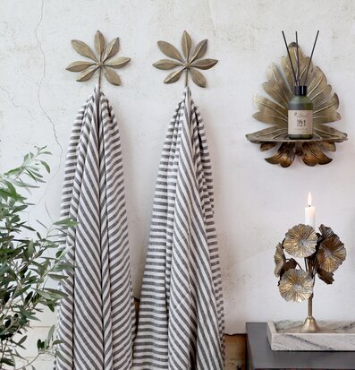 Hylla Blad Antik Mässing från Chic Antique på väggen