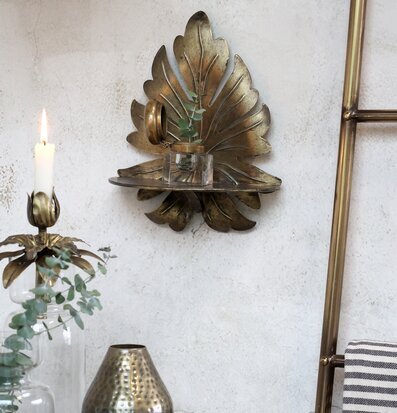 Hylla Blad Antik Mässing från Chic Antique på vit vägg