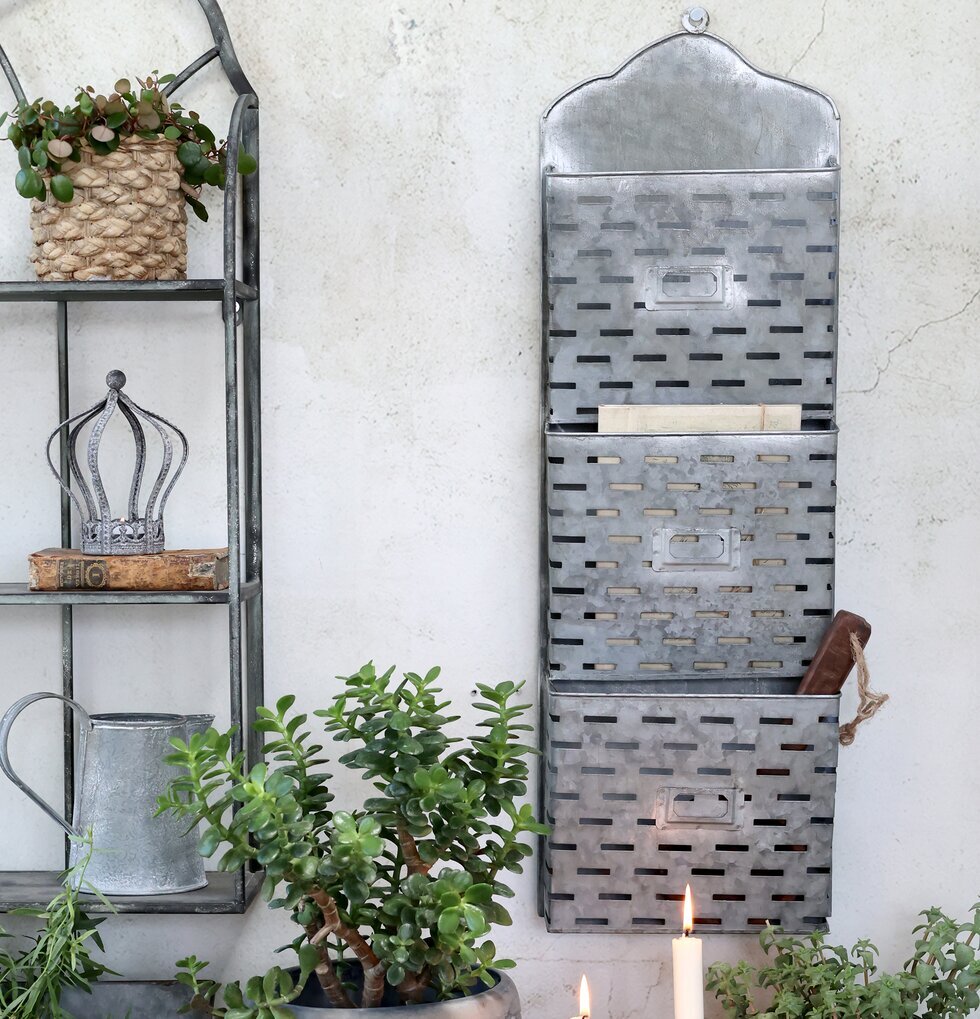 Tidningsställ Vägg Antique Zink från Chic Antique med växter