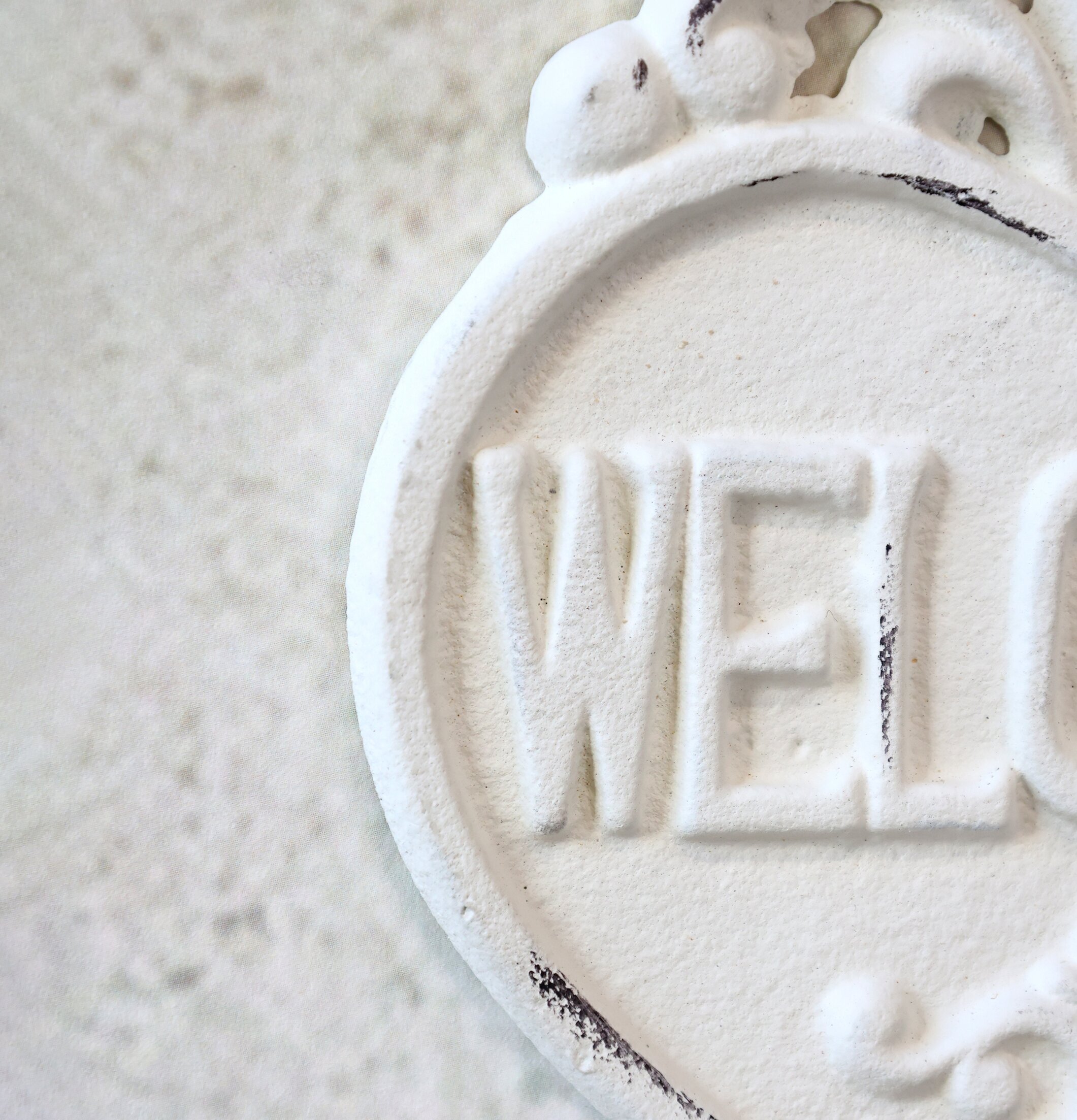 Skylt Welcome Antique Creme från Chic Antique i vintage-stil