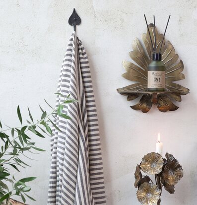 Krok Blad Antiksvart från Chic Antique med handduk