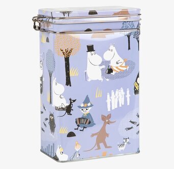 Bild av kaffeburk med Mumintrollen i skogsutflykt