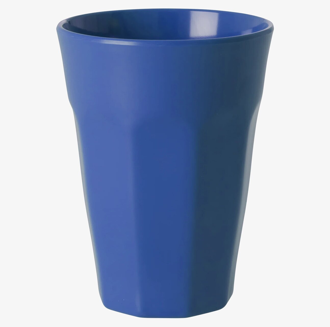 Mugg Latte Navy Blue från Rice mot enkel vit bakgrund