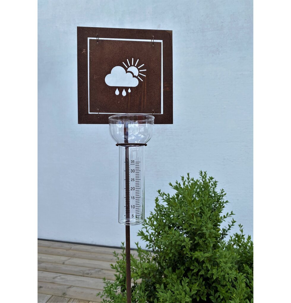 Regnmätare - Skylt från Lind Decoration i trädgårdsmiljö