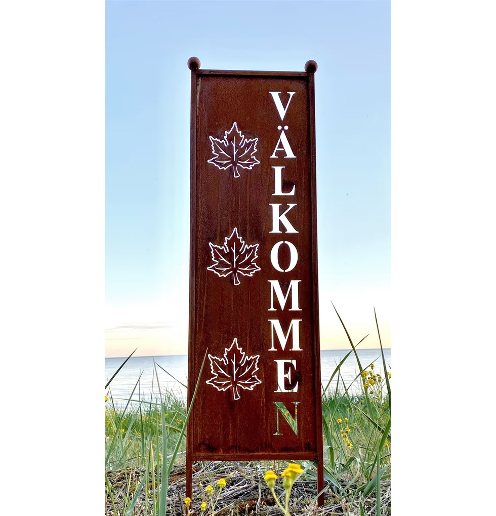 Skärm Välkommen Lönn Rost från Lind Decoration vid sjö