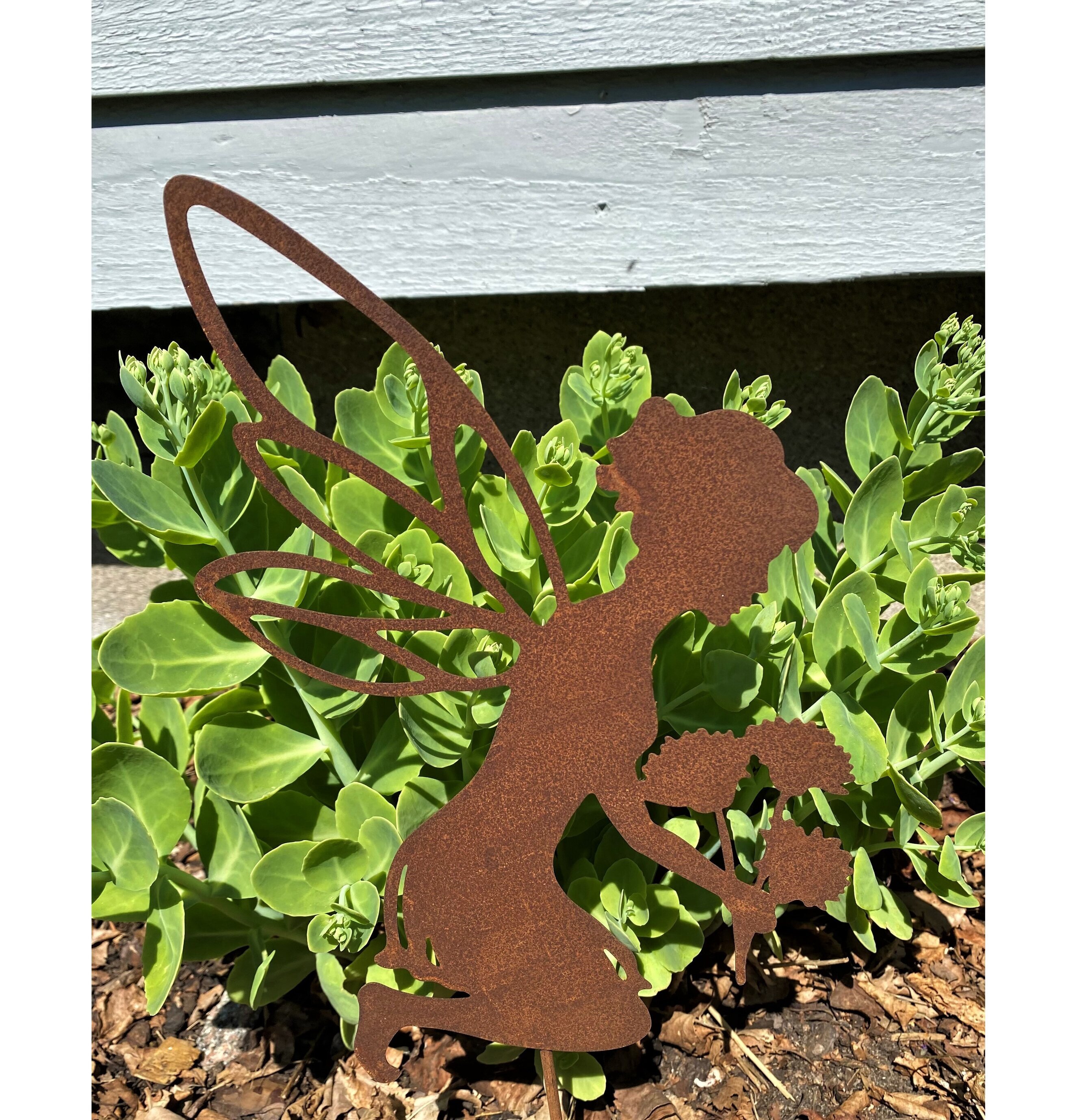 Älva Bernice Blomma Rost från Lind Decoration i trädgård