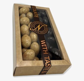 Bild av elegant chokladförpackning med smakrik mix