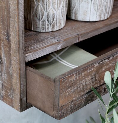 Fransk Reol Återbruk från Chic Antique med krukor och låda