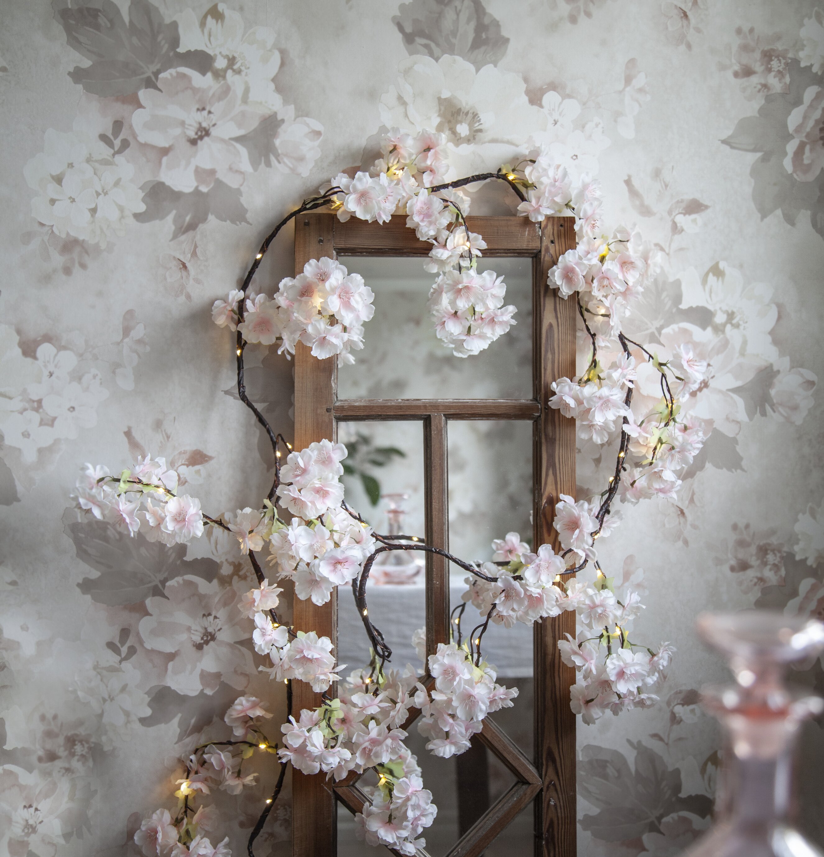 Girlang CherryFlower från Star Trading med LED-ljus