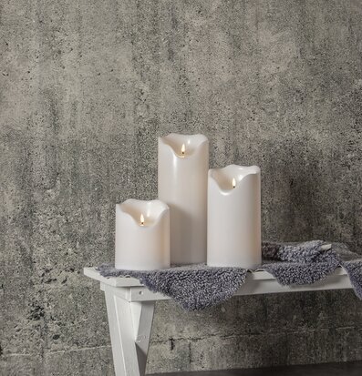 LED Blockljus Flamme Large från Star Trading på vit bänk