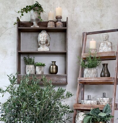 Vittel Buddha Gulddekor från Chic Antique på rustik hylla