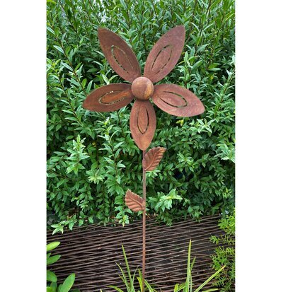 Vindsnurra Lotus Rost från Lind Decoration i trädgård