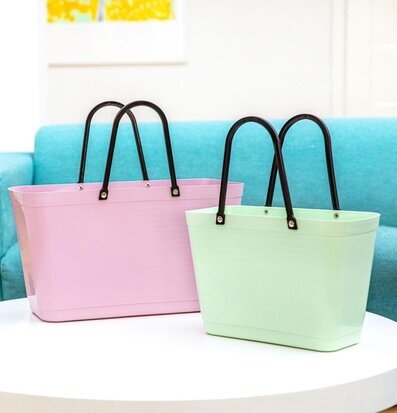 Väska Liten Hinza Ljusgrön - Green Plastic från Hinza på bord