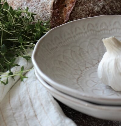 Skål Happiness från Majas Cottage i rustik köksmiljö