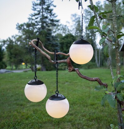 Solcellsdekoration Globus från Star Trading i trädgård