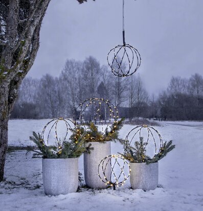 Utomhusdekoration Sphere Mellan från Star Trading i trädgård