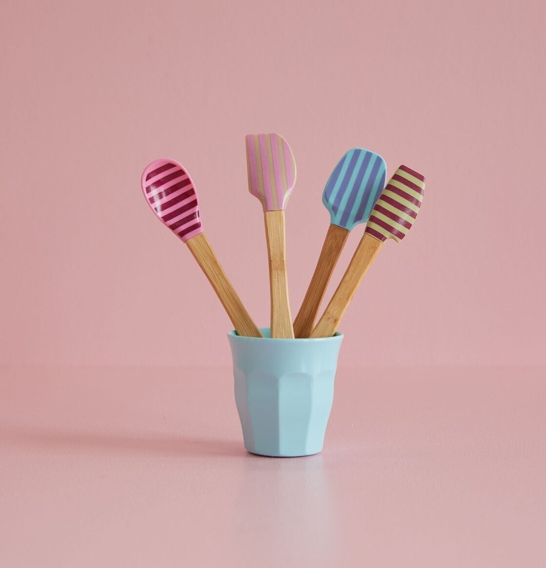 Silikonskrapor Set/4 från Rice i färgglad bägare