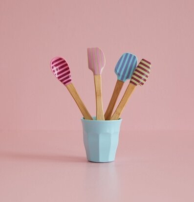 Silikonskrapor Set/4 från Rice i färgglad bägare