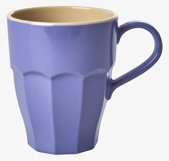 Bild av en lavendelfärgad mugg med elegant design