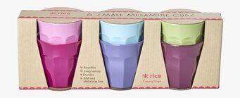 Bild av färgglada, hållbara och BPA-fria melaminmuggar