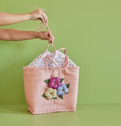 Väska Heavy Flower Embroidery Pink från Rice med blommor