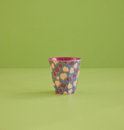 Bild av melaminmugg med fikonmotiv på limegrön bakgrund