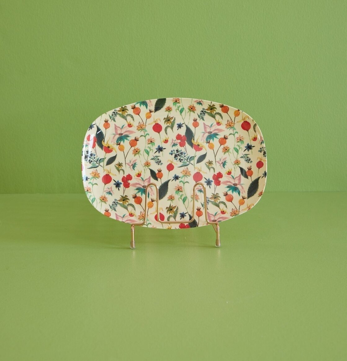 Tallrik Rosebuds Print från Rice med färgglatt blommönster