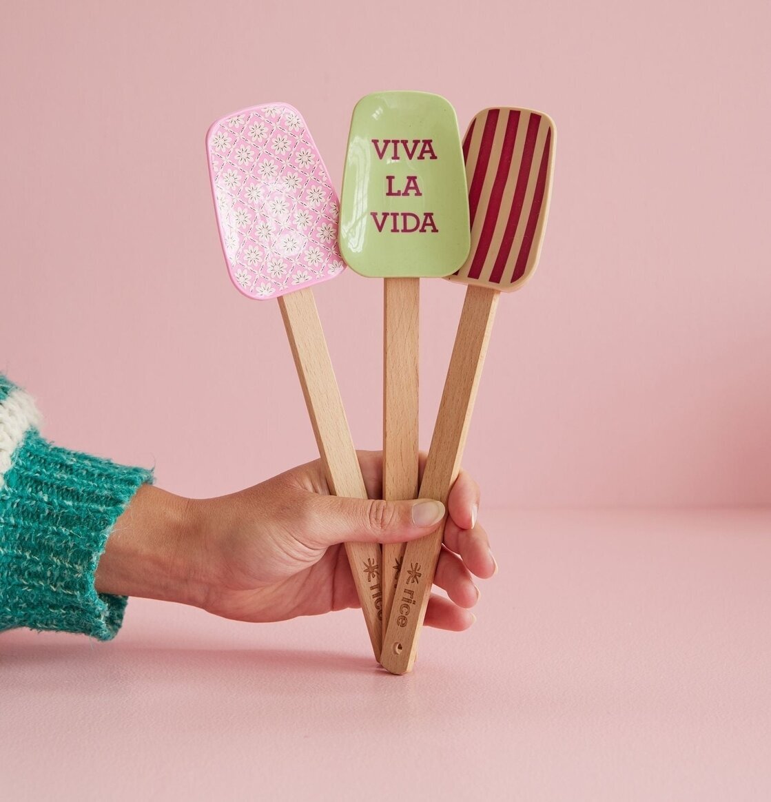 Slickepott - Viva La Vida från Rice mot rosa bakgrund