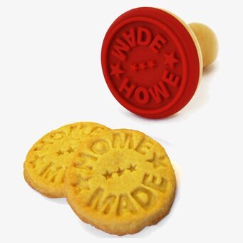 Kakstämpel HomeMade från Suck UK med två stämplade kakor