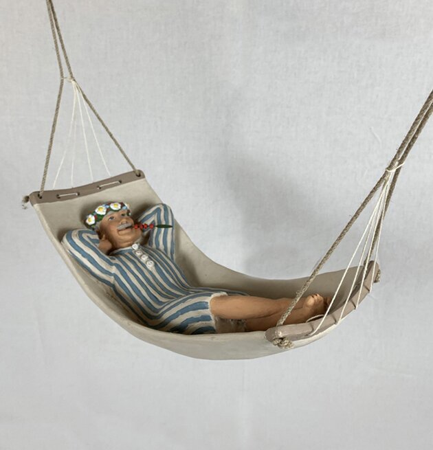 Karl-Anton I Hängmattan från Sverigealmanackan i pyjamas