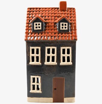 Foto av charmig ljuslykta i form av ett blått hus